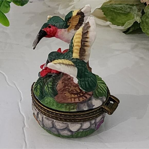 Gorgeous Porcelain Limoges‎ Style Hummingbird Trinket jewelery Box - Picture 5 of 6